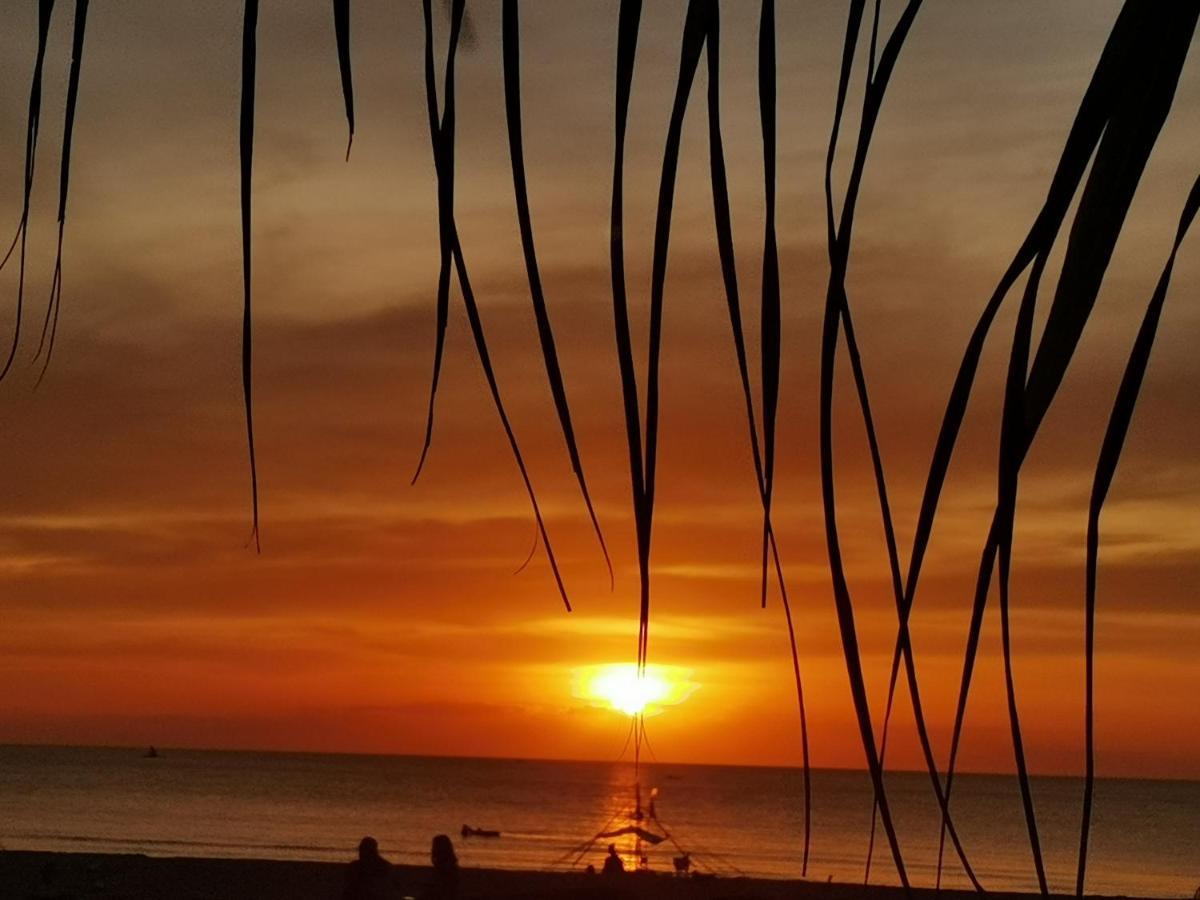 Sulu Sunset Beach Resort Nauhang Bagian luar foto