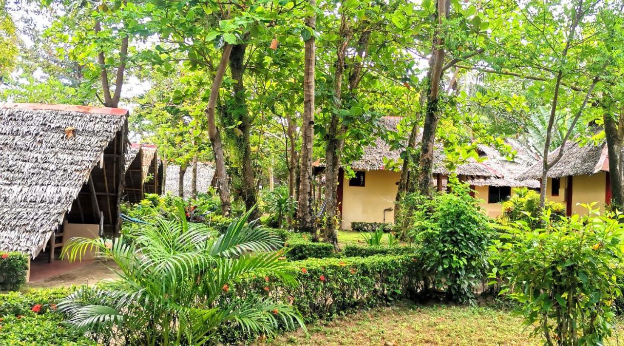 Sulu Sunset Beach Resort Nauhang Bagian luar foto